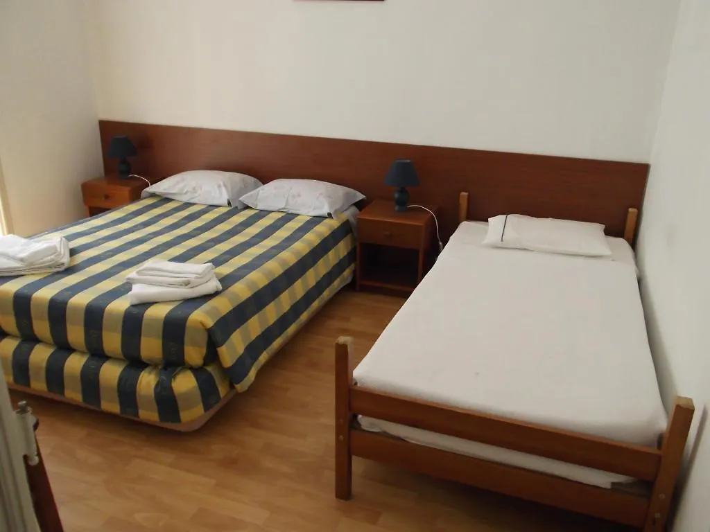 Low Cost Rooms Lisboa 0*, Lizbona